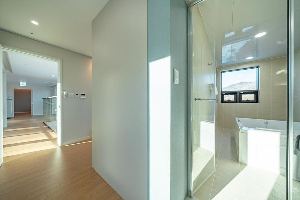 Jecheon The Shine Cheongpung Hotell Rum bild