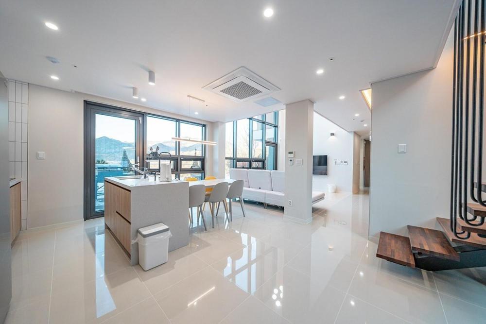 Jecheon The Shine Cheongpung Hotell Rum bild