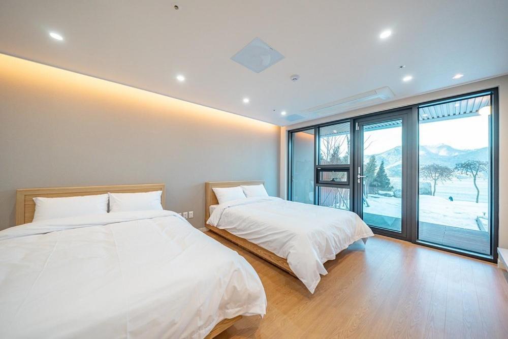 Jecheon The Shine Cheongpung Hotell Rum bild